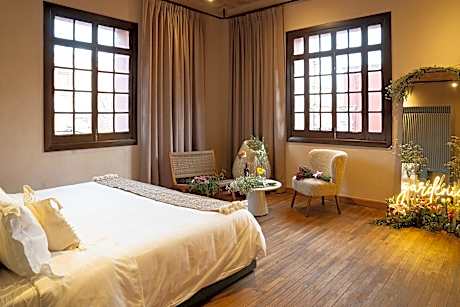 Suite with 1 King Bed - No Smoking