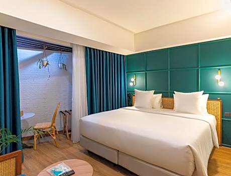 The Deluxe Maison Double