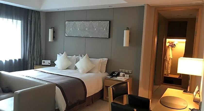 Howard Johnson IFC Plaza Ningbo Hotel