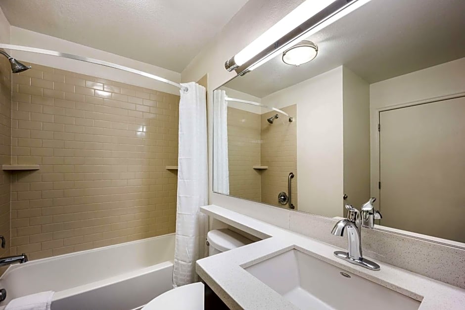 Sonesta Simply Suites Boston Braintree