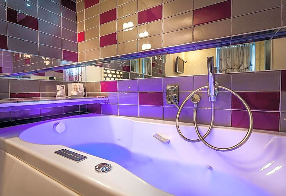 Apostrophe Hotel