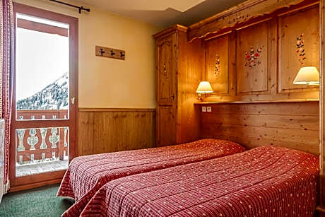 Three-Room Apartment (6 - 8 People)