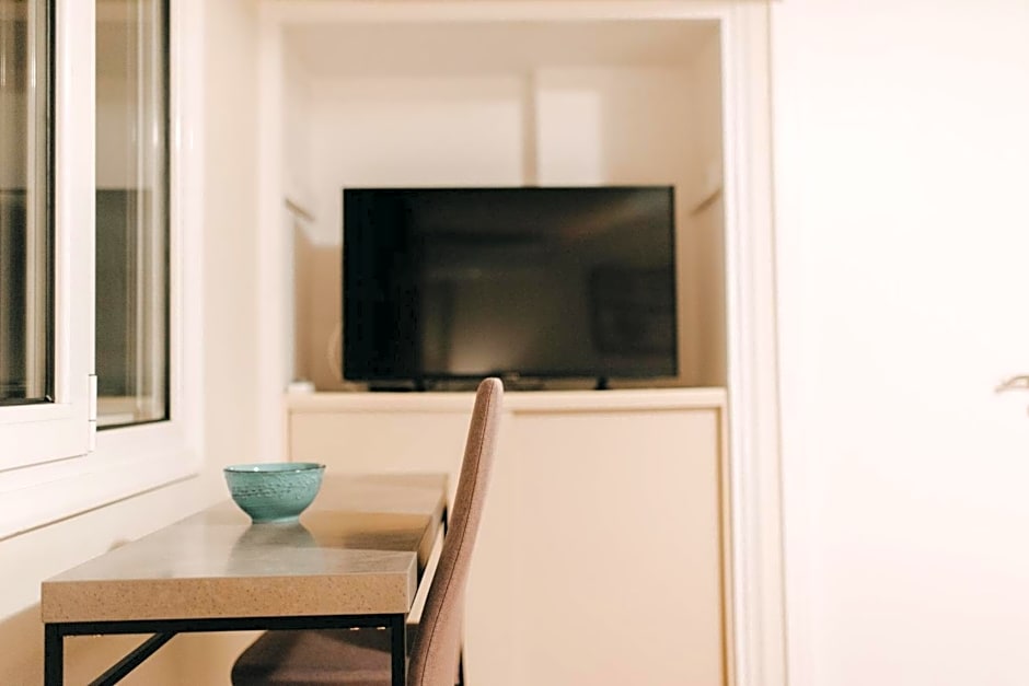 BEST HOUSE, CENTRAL APRTM., AGIOU NIKOLAOU, PATRA