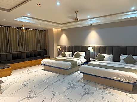 Pinky Hotel