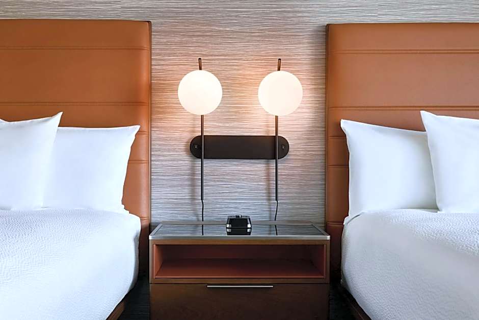 Courtyard by Marriott Los Angeles Sherman Oaks