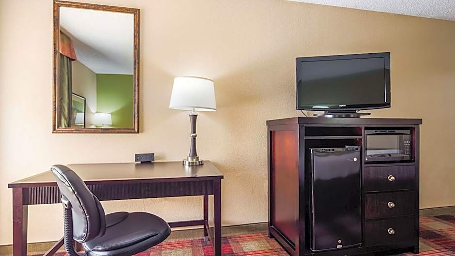 Best Western Plus Addison Dallas Hotel