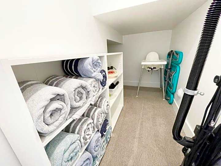 New Family-Friendly Townhome w/ Pool & Hot Tub