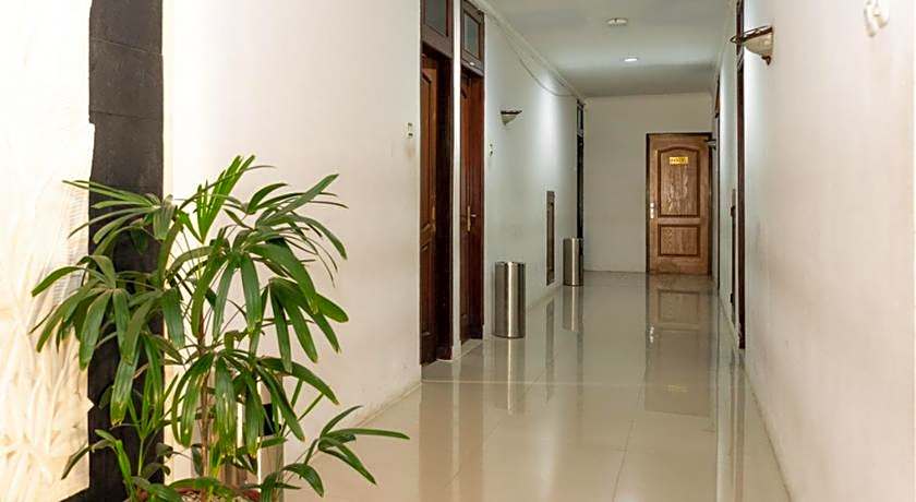 RedDoorz Plus Syariah near Java Supermall Semarang 2