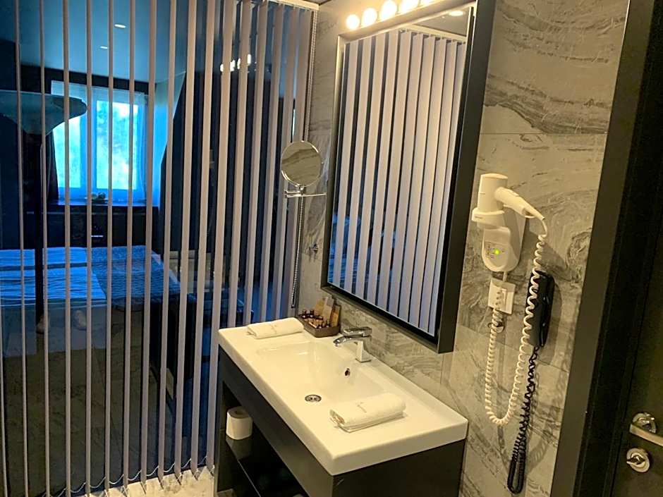 All Seasons Residence Design Hotel - Free parking