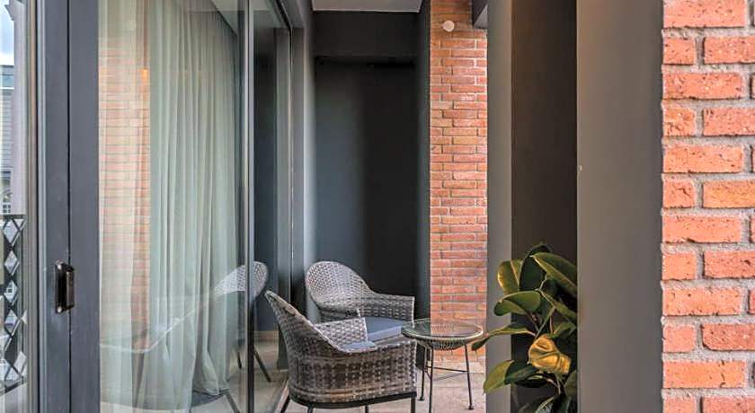 Bridge Hotel