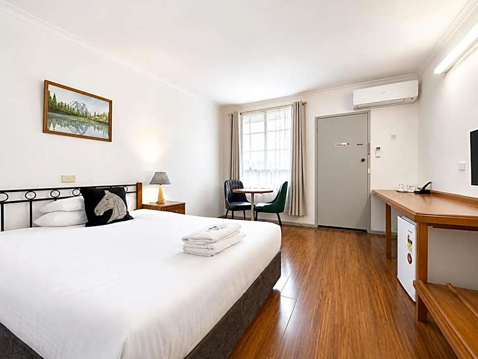 Beaconsfield Lodge Motel