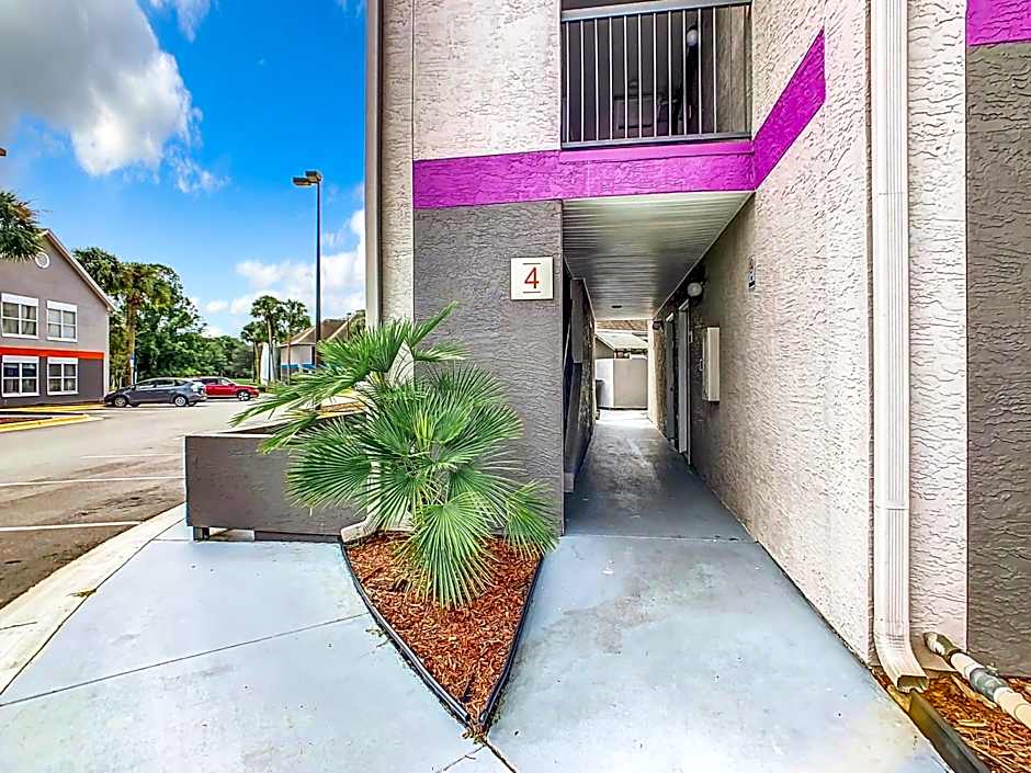 Be Our Guest! 1 Bedroom Condo Near Disney Parks!