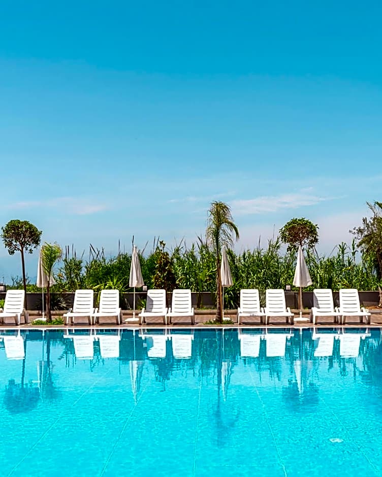 Laristone Suite Spa Hotel