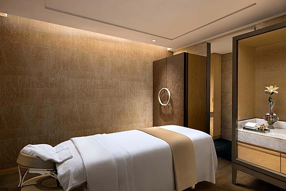 The Den Bengaluru, Lxr Hotels & Resorts