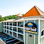Gold Coast Inn ⁀➷ Breathtaking Sunsets ➠ Standard Lake View Room ➠ 106