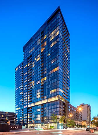 Level Chicago – Old Town