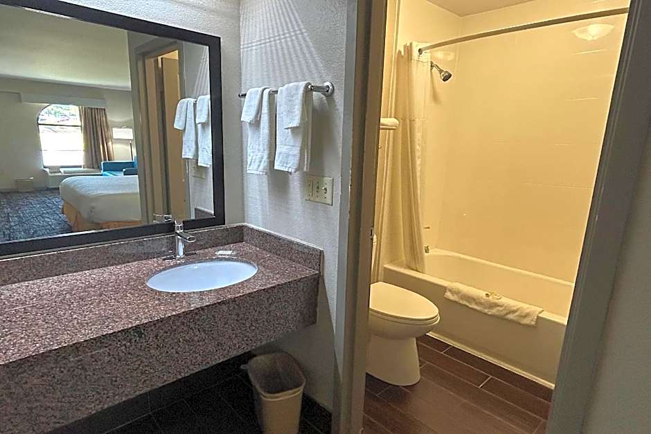 Days Inn & Suites by Wyndham Stockbridge South Atlanta