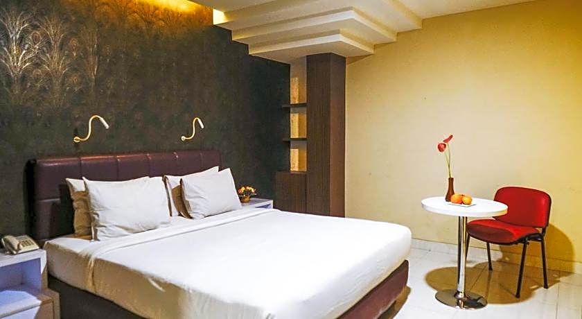 Empress Hotel Makassar City Center by LIFE