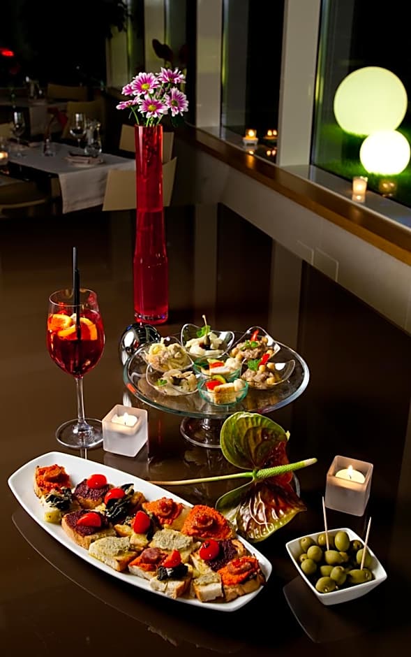 Breaking Business Hotel