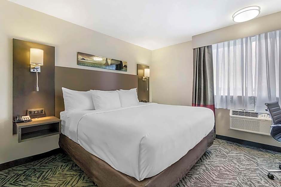 Comfort Inn & Suites Pacific - Auburn