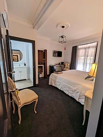 Deluxe King Suite