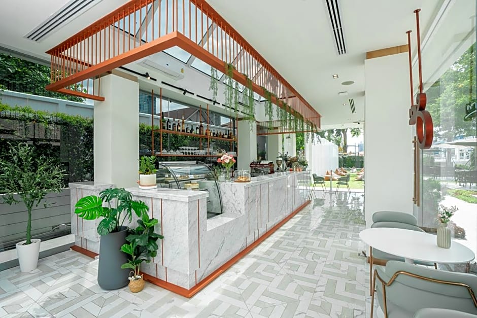 Away Bangkok Riverside Kene