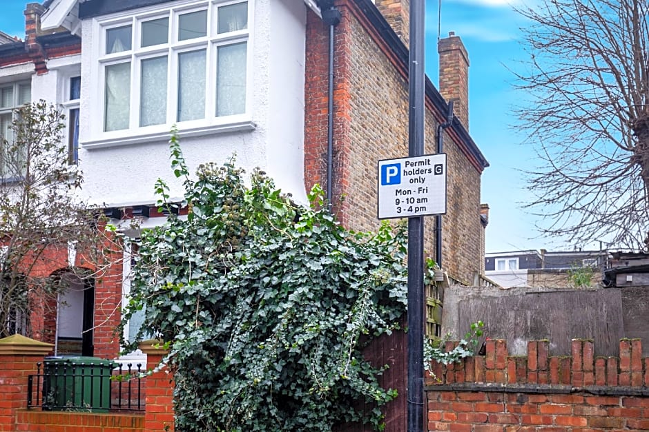 OYO TamTam Acton Hotel