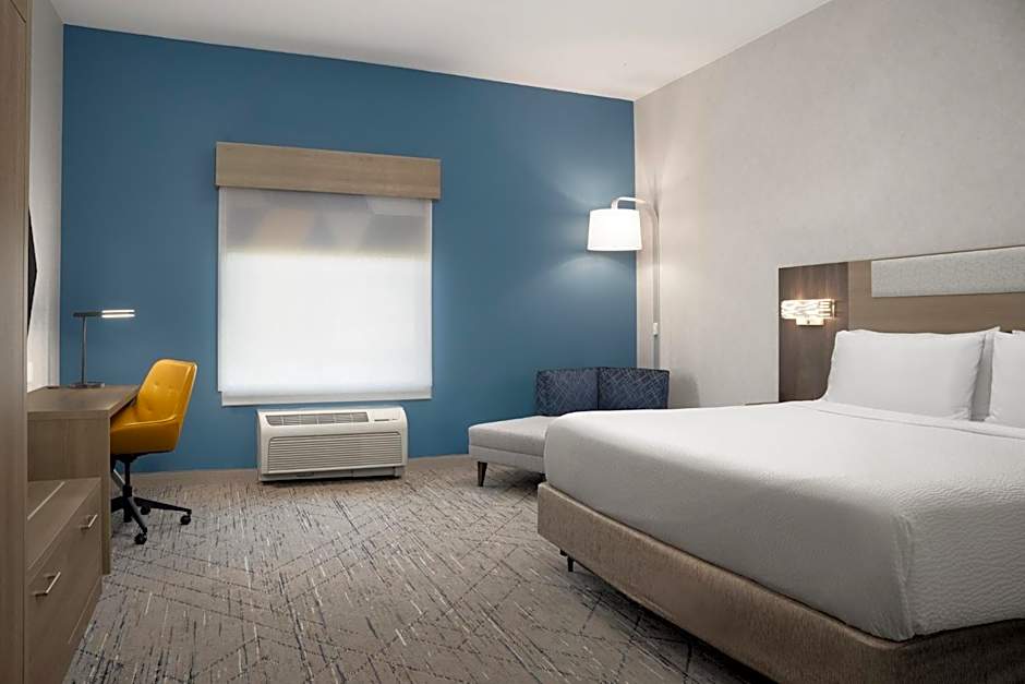 Holiday Inn Express & Suites Alexandria - Fort Belvoir By IHG
