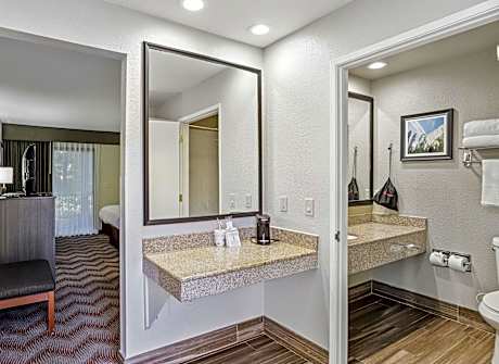 Queen Room with Two Queen Beds - Poolside View / Pet-Friendly