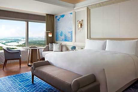Premier King Room with Panoramic River View