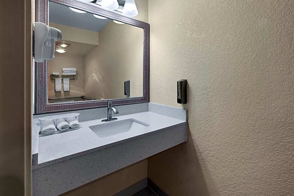 Days Inn by Wyndham Mackinaw City/Bridgeview Area