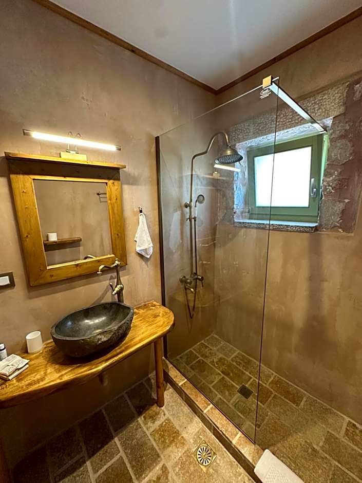 Arapis Rooms & Suites