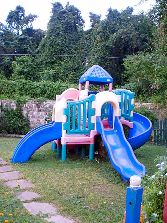 Pineapple Court Hotel