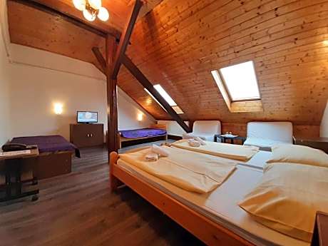 Quintuple Room