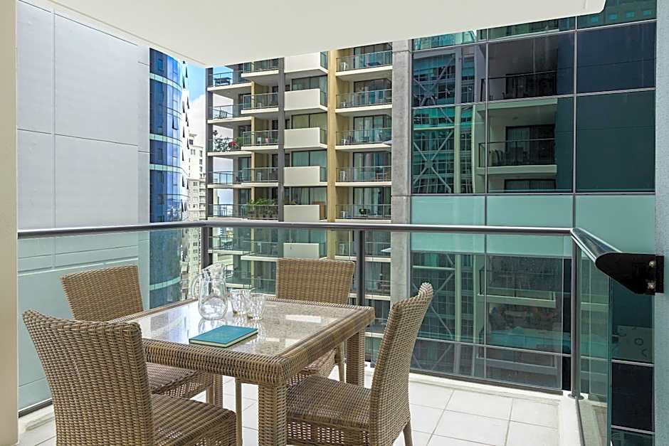 Oaks Brisbane River City Suites