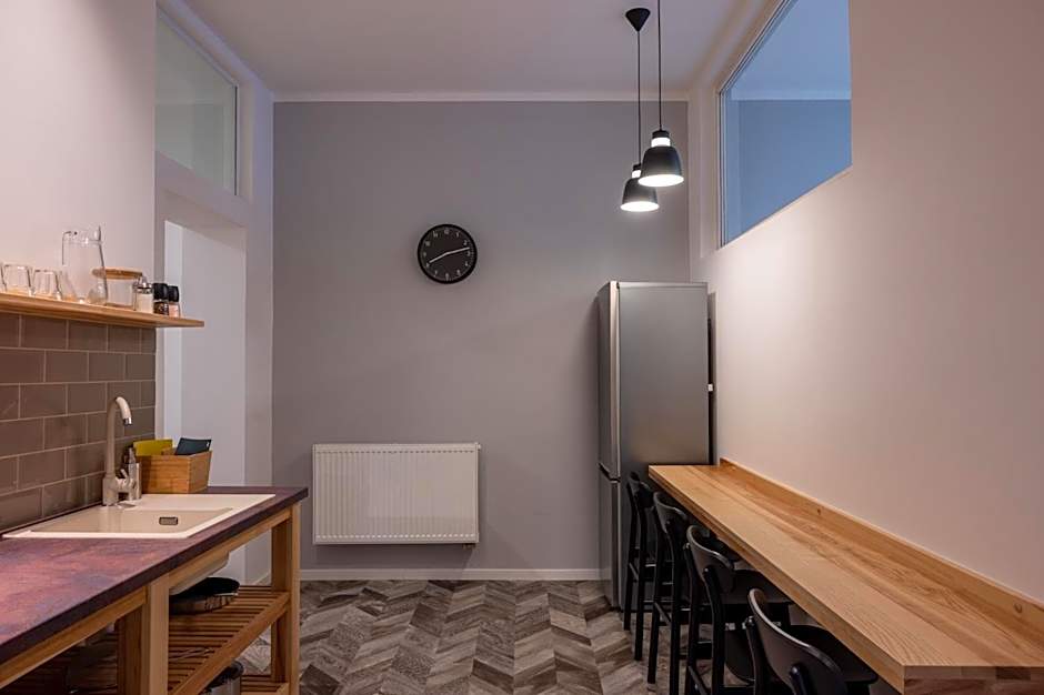 ART Hostel & Apartments