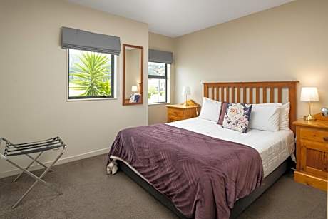 Family Two-Bedroom Apartment with Sea View