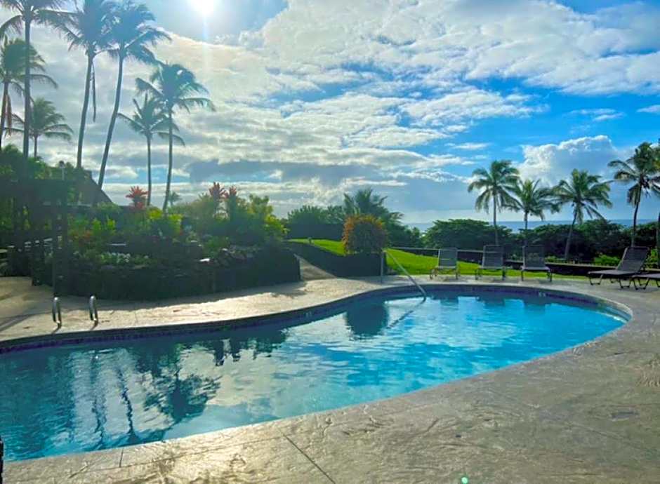 Beachfront 1 Bedroom Condo with Private Beach, Pool, Hot Tub