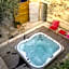 La Maison des Vendangeurs - TABLE D'HÔTES le soir du jeudi au dimanche- Jacuzzi - Balnéo SPA - ACCES PISCINE pour toutes les chambres sauf STUDIO COQUET- Piscine de mai à mi-octobre