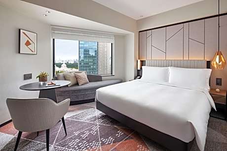 Premium King Room with Bath - Club Lounge Acess