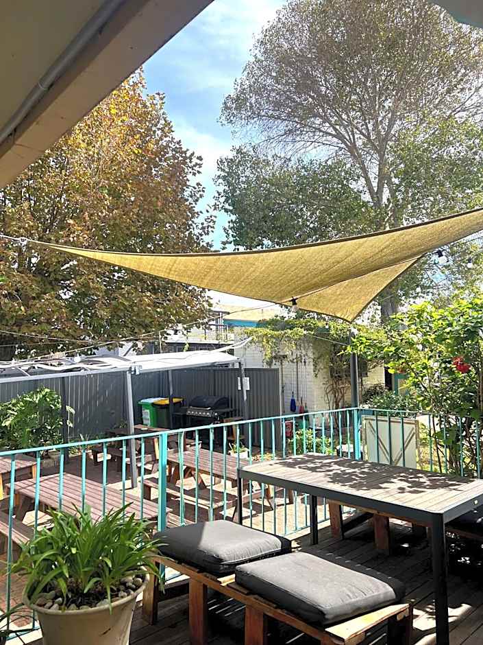 1849 Backpackers Albany