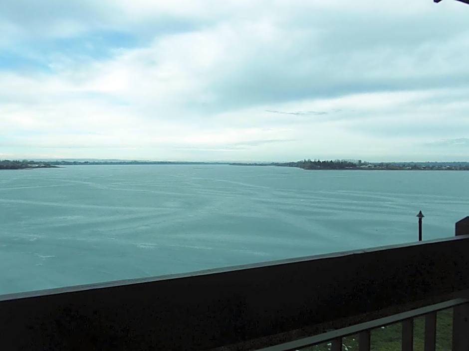 Best Western Plus Lake Front Hotel