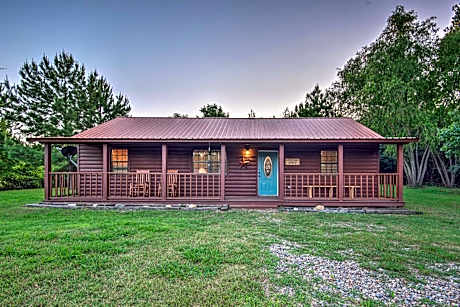Broken Bow Starlight Cabin with Private Hot Tub!
