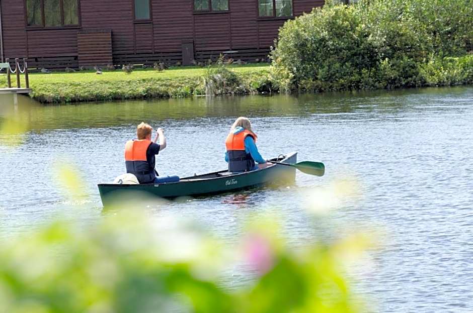 2 Bedroom Lakeview Lodge - Ensuite & Balcony Deck