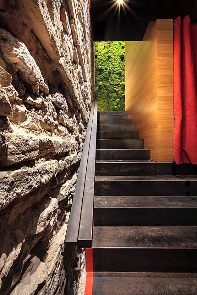 The Black Boutique -- Turistea Suites