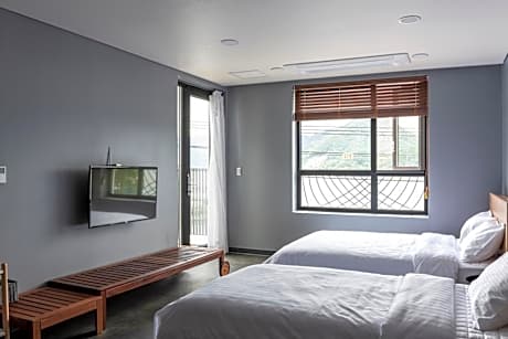 Deluxe Double or Twin Room with Lake View