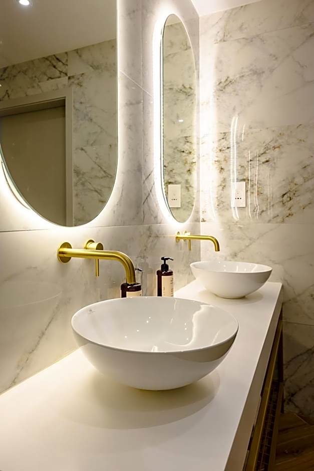 XVI Suites - Adults Only