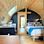 Thistle Pod Farm Stay with Hottub Sleeps 2