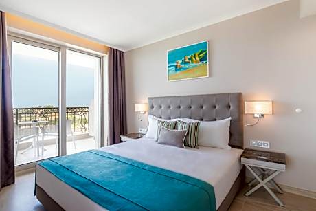 Suite Apartment with Sea View