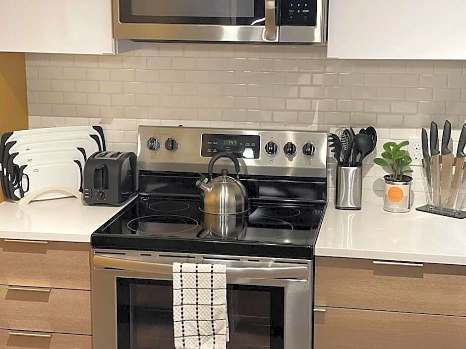 Full Kitchen-youtubetv-smart Locksking Bedtop Fl